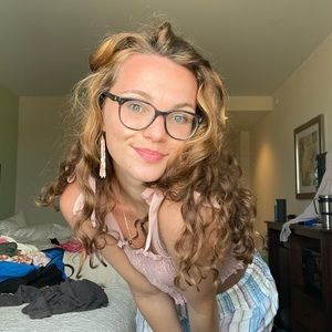 Meet your Posher, Abigail